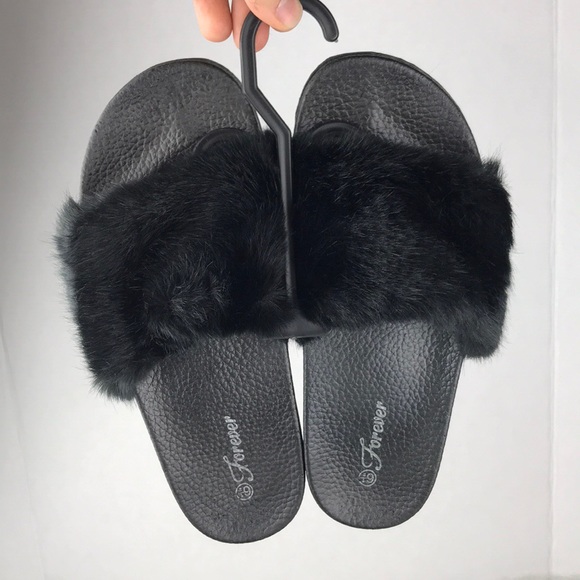 ✅FUR SOLID BLACK SLIDES - Picture 3 of 5